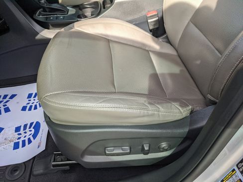 Used 2017 Hyundai Santa Fe Limited image 18