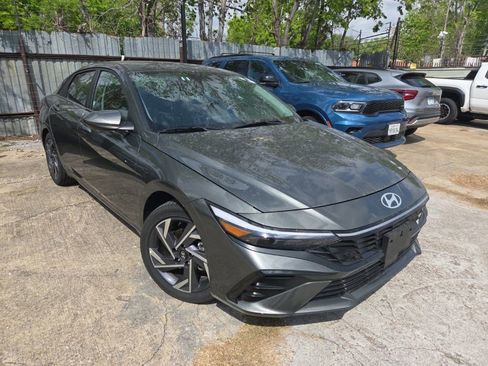 Used 2025 Hyundai Elantra SEL image 7