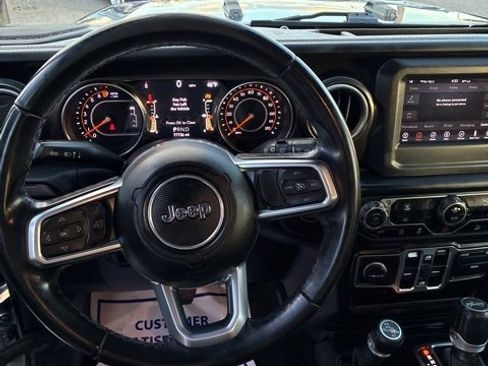 Used 2019 Jeep Wrangler Unlimited Sahara image 24