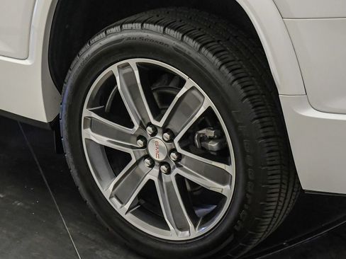 Used 2018 GMC Acadia Denali w/ Technology Package AWD/4WD image 11