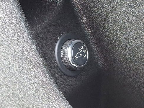 Used 2021 Cadillac XT4 Premium Luxury w/ Technology Package image 28