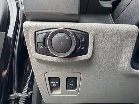 Used 2018 Ford F150 XLT w/ Equipment Group 302A Luxury AWD/4WD image 21