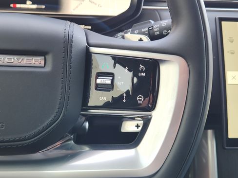Certified 2025 Land Rover Range Rover SE AWD/4WD image 25