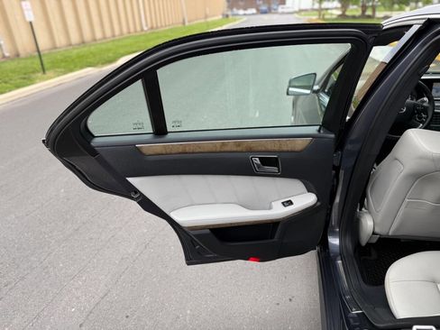 Used 2011 Mercedes-Benz E 350 4MATIC Sedan image 34