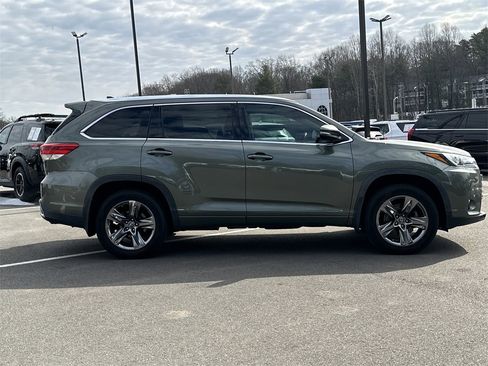 Used 2019 Toyota Highlander Limited Platinum image 6