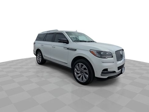 Used 2024 Lincoln Navigator Premiere AWD/4WD image 2