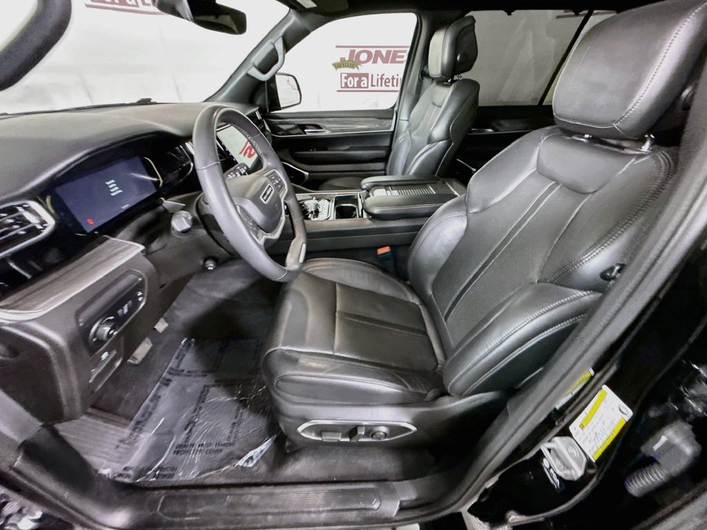 Used 2022 Jeep Wagoneer Series III w/ Premium Group I AWD/4WD image 25