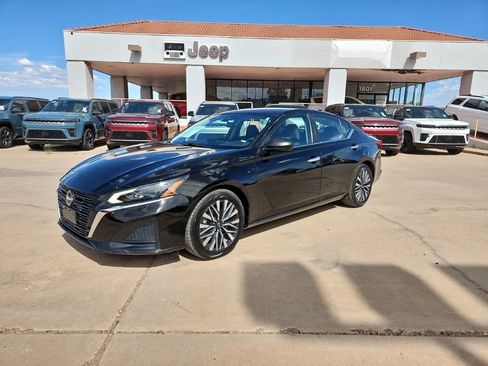 Used 2024 Nissan Altima 2.5 SV FWD image 1