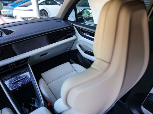 New 2025 Porsche Macan 4 Electric image 35