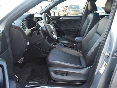 Used 2023 Volkswagen Tiguan SE R-Line image 13