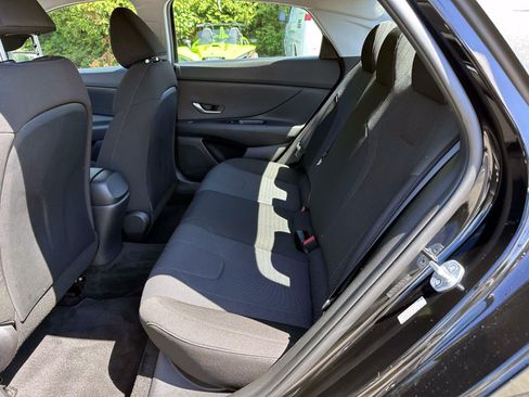 Used 2023 Hyundai Elantra SE FWD image 13
