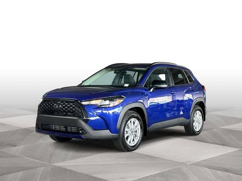 Used 2025 Toyota Corolla Cross LE FWD image 4