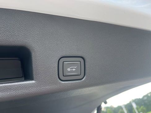 New 2026 Chevrolet Traverse RS w/ LPO, Floor Liner Package image 9