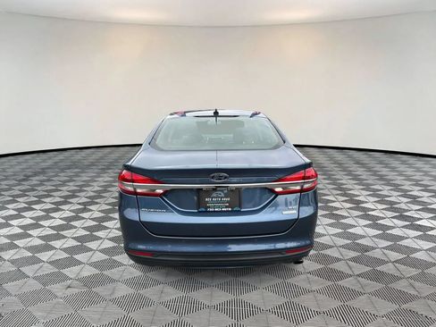 Used 2018 Ford Fusion SE w/ Fusion SE Technology Package FWD image 6