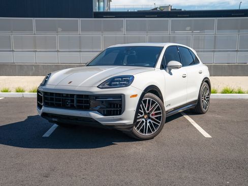 Used 2025 Porsche Cayenne GTS AWD/4WD image 1