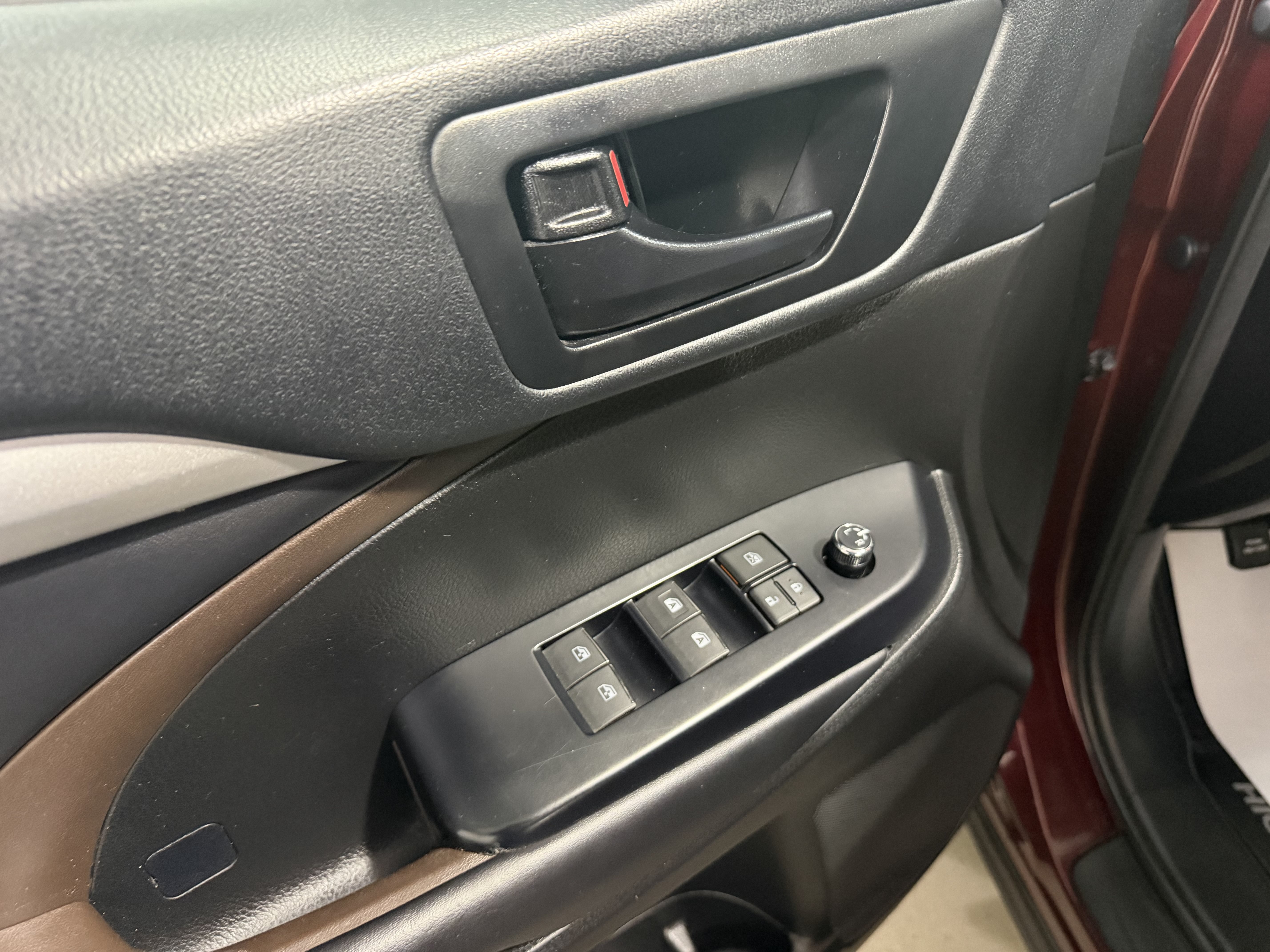 Used 2018 Toyota Highlander Plus AWD/4WD image 8