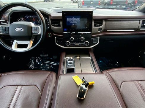 Used 2022 Ford Expedition Max Limited image 14