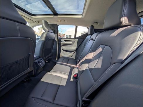Certified 2025 Volvo XC40 B5 Plus AWD/4WD image 15