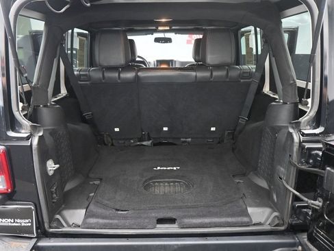 Used 2016 Jeep Wrangler Unlimited Sahara AWD/4WD image 16