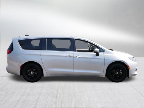 Used 2023 Chrysler Voyager LX FWD image 8