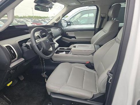 Used 2025 Ford Expedition Active AWD/4WD image 2