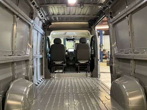 New 2025 RAM ProMaster 1500 w/ Quick Order Package 22G SLT image 3