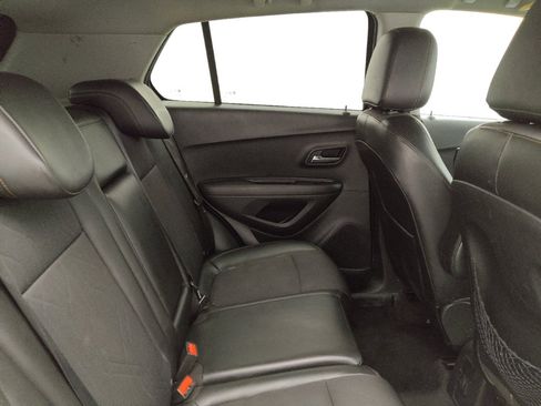 Used 2020 Chevrolet Trax LT w/ LT Convenience Package FWD image 19