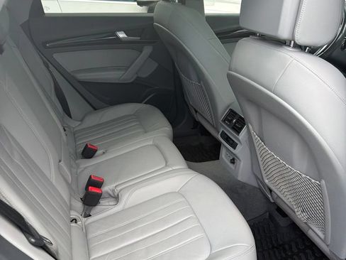 Used 2019 Audi Q5 2.0T Premium Plus w/ Premium Plus Package AWD/4WD image 6