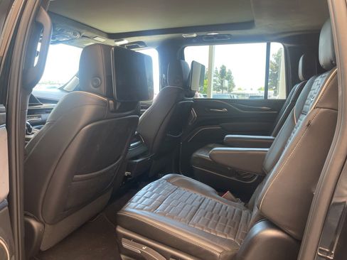 Used 2024 Cadillac Escalade ESV V w/ LPO, ONYX Package AWD/4WD image 4