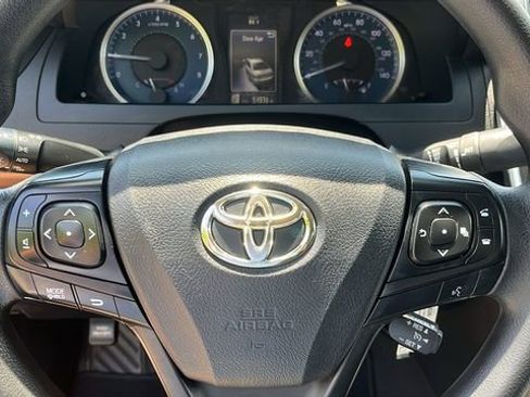 Used 2016 Toyota Camry LE FWD image 11