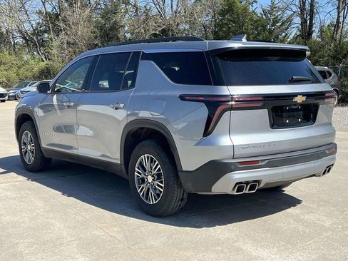 Used 2024 Chevrolet Traverse LT image 7