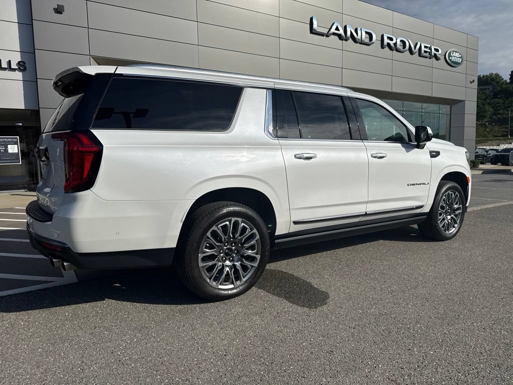 Used 2023 GMC Yukon XL Denali Ultimate AWD/4WD image 4
