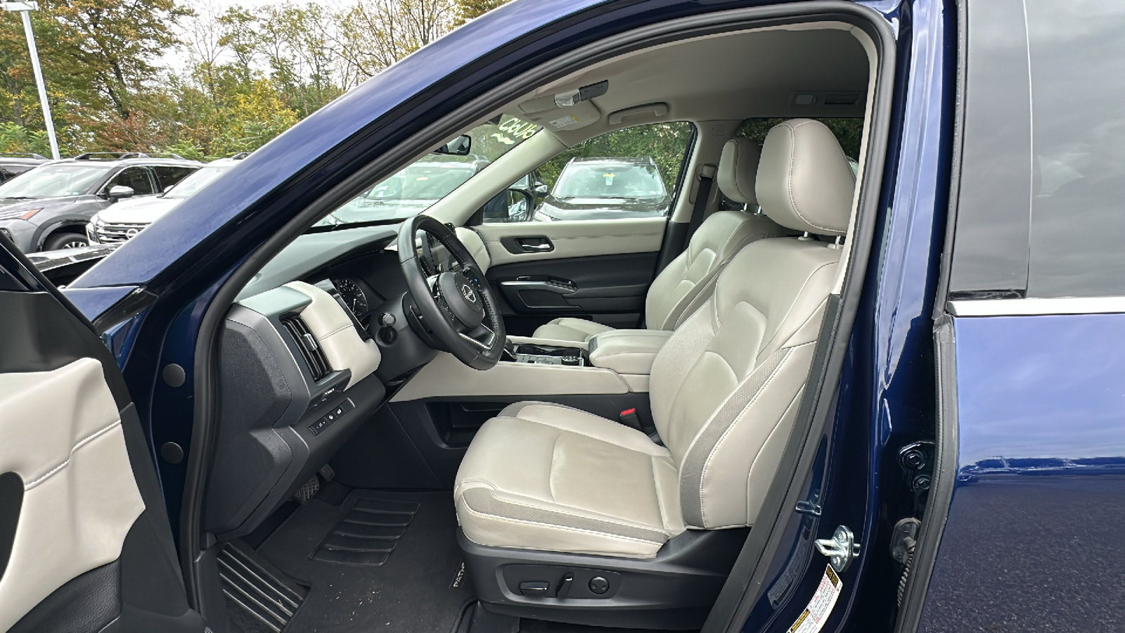 Certified 2025 Nissan Pathfinder SL AWD/4WD image 11
