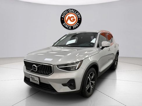 Used 2023 Volvo XC40 B5 Plus AWD/4WD image 7