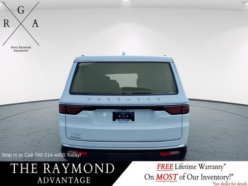 Used 2023 Jeep Wagoneer 4WD image 4