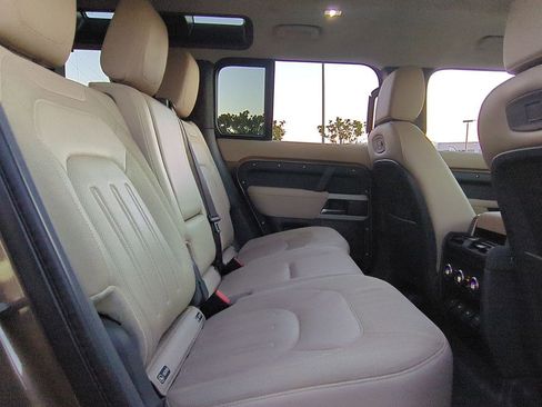 Used 2020 Land Rover Defender 110 S image 24