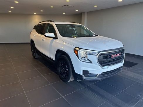Used 2022 GMC Terrain SLE w/ Driver Convenience Package image 4