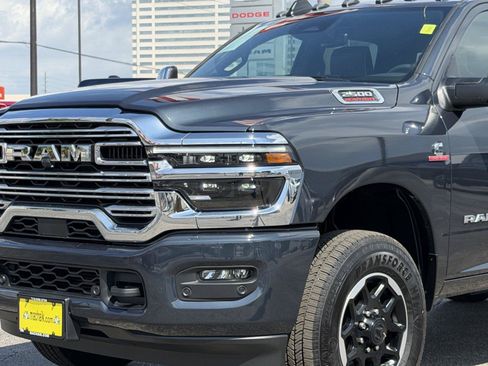 Used 2025 RAM 2500 Laramie AWD/4WD image 9