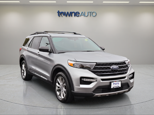 Used 2024 Ford Explorer XLT w/ Equipment Group 202A AWD/4WD image 7