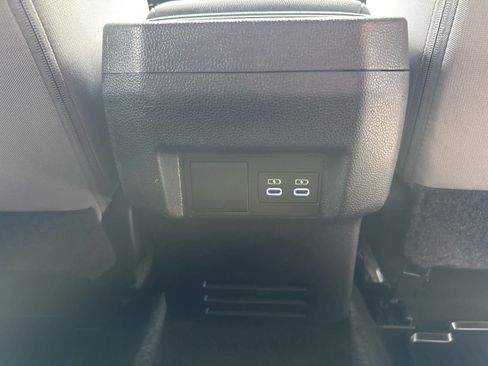 Used 2025 Toyota Tacoma TRD Sport AWD/4WD image 37