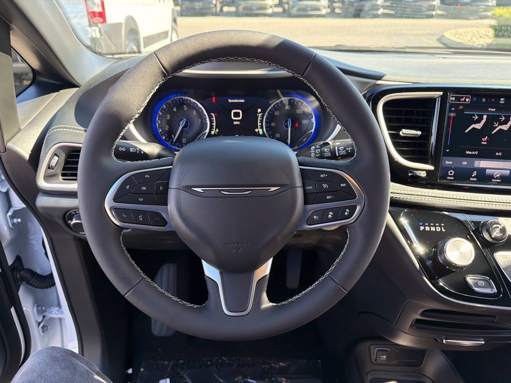 New 2027 Chrysler Pacifica Select FWD image 21
