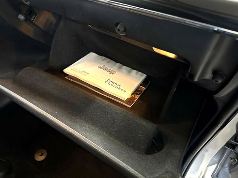 Used 2019 Jeep Grand Cherokee Limited image 50