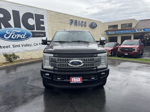 Used 2017 Ford F250 Platinum w/ Platinum Ultimate Package AWD/4WD image 2
