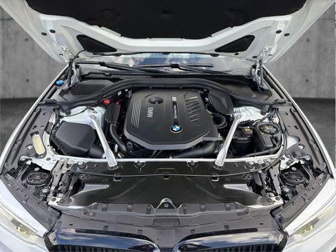 Used 2019 BMW 540i w/ M Sport Package image 11