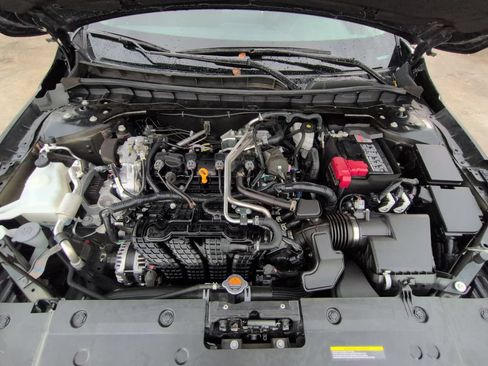 Used 2025 Nissan Altima 2.5 SV FWD image 34