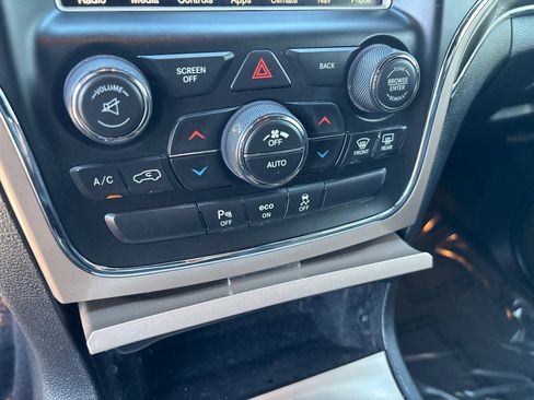 Used 2015 Jeep Grand Cherokee Limited w/ Luxury Group II image 25