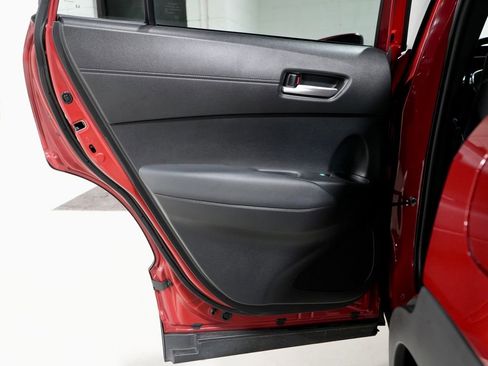 Used 2022 Toyota Corolla Cross XLE image 27