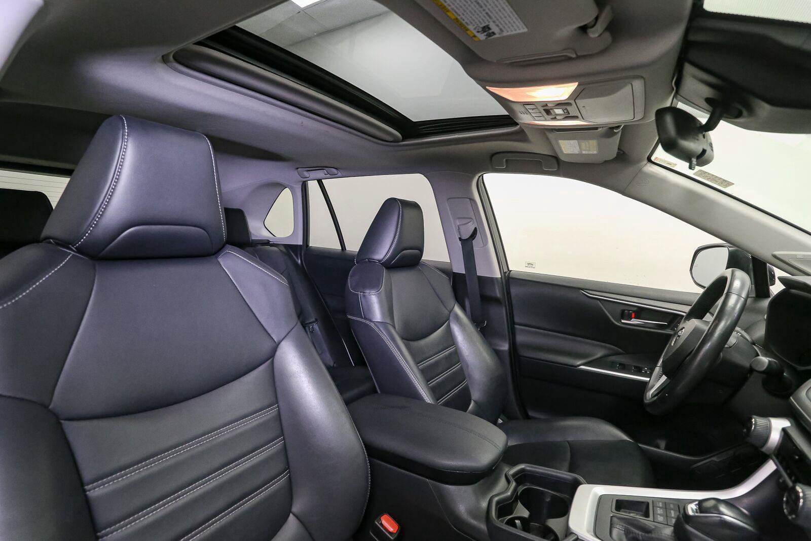 Used 2019 Toyota RAV4 XLE Premium w/ Cold Weather Package AWD/4WD image 18