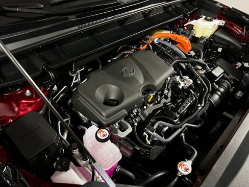 Certified 2026 Toyota Highlander Limited AWD/4WD image 10