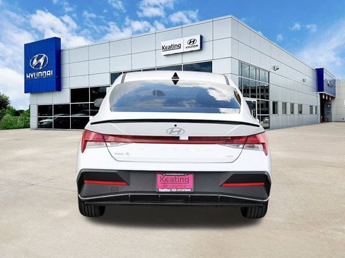Used 2025 Hyundai Elantra SEL FWD image 6